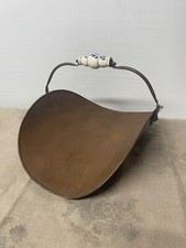 Ancien porte bûche en cuivre avec tête de lion vintage décoration poignée cérami