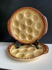 Lot de 2 assiettes à escargot en grès de la faïencerie Gien