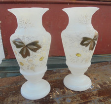 PAIRE de VASES OPALINE Blanche