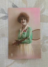 Carte Postale Ancienne Fantaisie Femme avec Balle et Raquette de Tennis CPA 1920