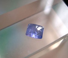 TANZANITE  NATURELLE COUSSIN CABOCHON 2,13 CARATS 