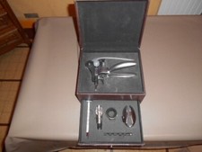 COFFRET OENOLOGIE -VIN- SOMMELLIER - TIRE-BOUCHON -