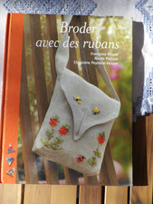 Livre de broderie  au ruban