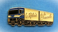 1 PIN'S / CAMION REMORQUE " RENAULT MAGNUM AE 500 ''" LE RELAIS DE LA BASCULE ''