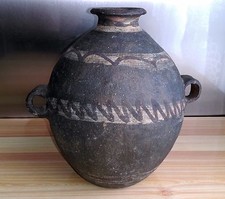 ANCIENNE JARRE A EAU EN TERRE