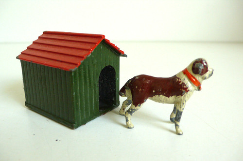 Sujet ferme niche chien - ferme,