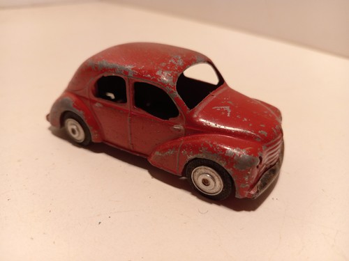 Quiralu renault 4cv - quiralu, rouge