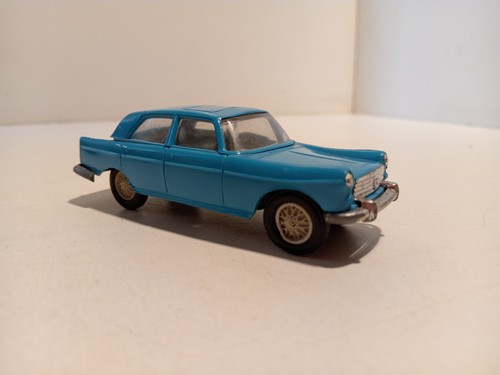 Minialuxe peugeot 404 - p,