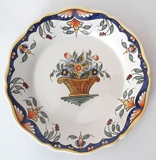Assiette décorative faïence Vieux-Rouen panier fleuri peint à la main