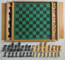 Jeu d'échecs + dames Plateau bois recto verso 46 x 36 cm Feutrine verte et noire