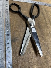 CISEAUX CRANTEURS DE COUTURIERE POUR TISSUS COUTURE (n.13)