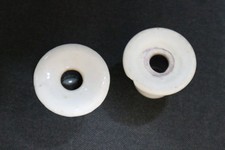 lot de 2 anciens encriers en porcelaine de pupitre d' ecole 2