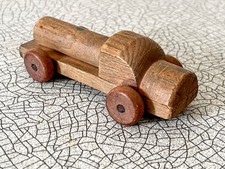 Petit camion plateau, jouet en bois ciré ancien