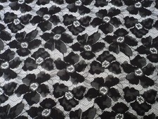 COUPON SUPERBE DENTELLE de Calais NOIRE- 138 x 80 cm.