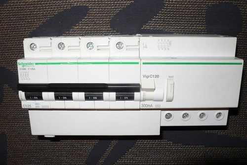 Disjoncteur a9n18377 - disjoncteur,