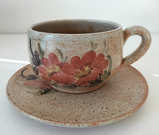 Grande tasse et soucoupe en grès décor floral – années 70