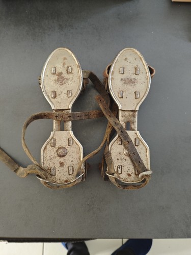 Ancienne paire patin a - patin,
