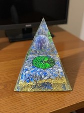 Pyramide d'orgonite en