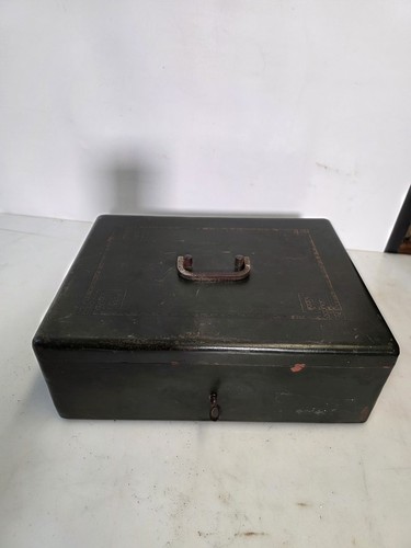 Ancien coffre fort - , sécurisé