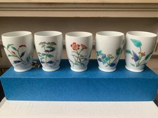 Ensemble de 5 tasses à thé japonaises en porcelaine d’Arita, Japon, années 1980