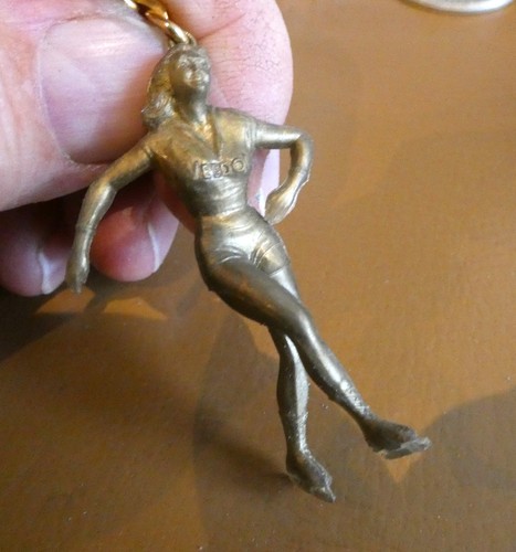 Ancien porte clé patineuse - clé,
