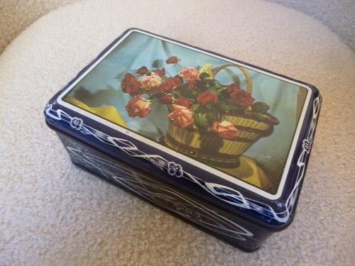 Ancienne boite gâteaux en - à,