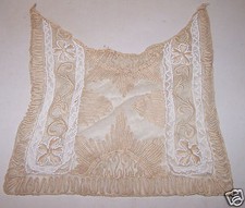 @ MAGNIFIQUE ET TRES ANCIEN PLASTRON EN DENTELLE ET PETITES PERLETTES