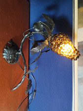 LAMPE APPLIQUE EN FER FORGE ET GRAPPE DE RAISINS EN VERRE