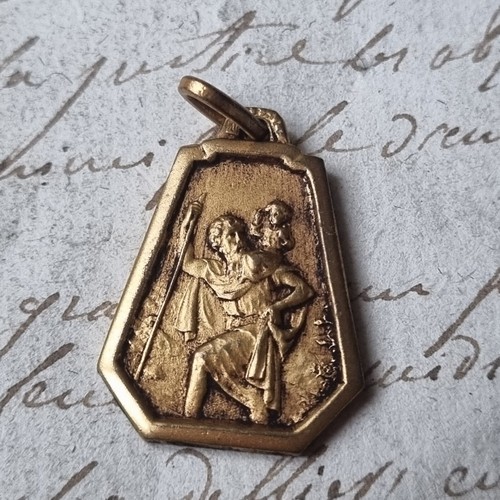Pendentif médaille saint - pendentif,