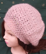Bonnet  femme rose en laine mohair fil argent orné de perles argentées fait main
