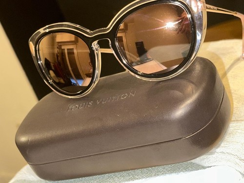 Une paire lunettes femmes - paire,