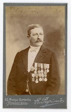 CDV PHOTO Peyrinaud Angoulème, un homme smoking moustaches 11 médailles plastron
