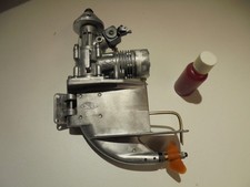 MOTEUR HORS-BORD K & B 21 (3.5 cc) - Entièrement démonté et nettoyé - Non testé