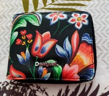 Petit Portefeuille Femme Neuf à Fermeture Éclair de Marque DESIGUAL. 