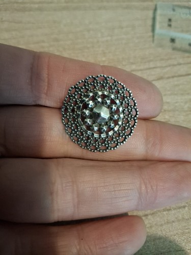 Beau bouton ancien argent - en,