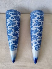 Paire de vase mural cornet