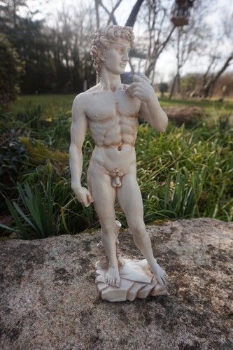 6666 figurine statuette - figurine,