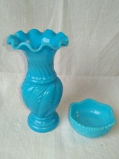 Vase opaline de foire (sans marque) et saleron Portieux