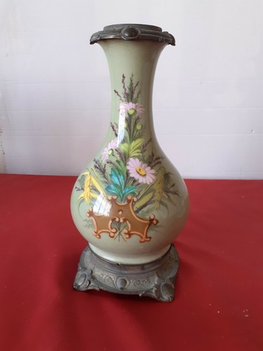 Lampe huile porcelaine et - a, en
