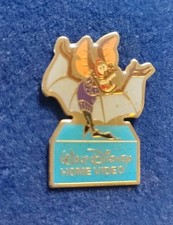  PIN'S  DISNEY  /  WALT DISNEY