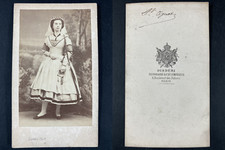 Disdéri, Paris, Madame