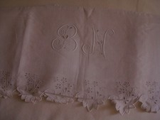 drap brodé tres ancien