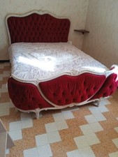 Lit vintage style corbeille Louis XV parure en velours rouge