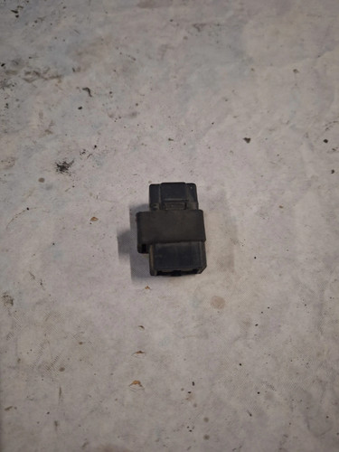 Porte fusibles suzuki 650 - porte,