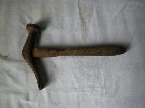 Outil ancien pour - , cuir