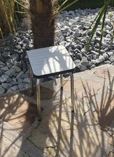 Tabouret blanc en formica