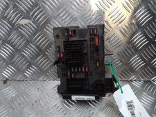 BOITIER FUSIBLES Peugeot 307