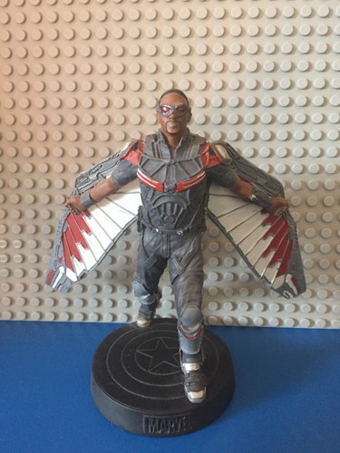 Falcon figurine marvel - -,