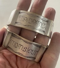 Paire de ronds de serviette en métal argenté Monsieur Madame Déco Table