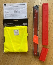 Ensemble gilet fluo et triangle de signalisation